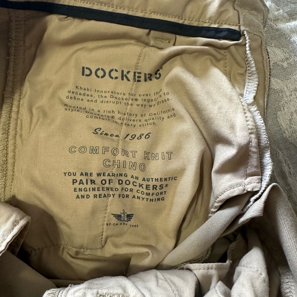 Men’s Docker’s khaki pants - Picture 10 of 12